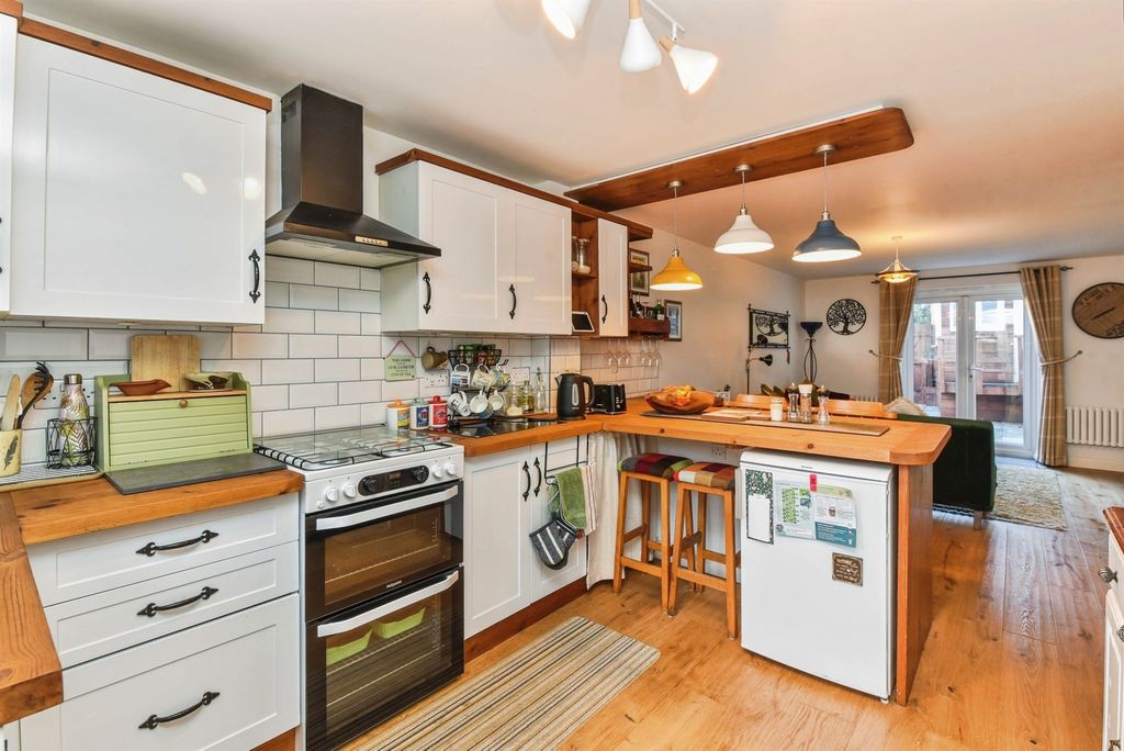 Property photo 2 of 11