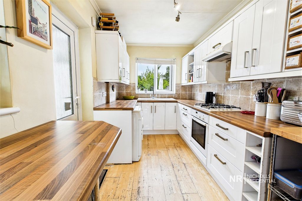 Property photo 2 of 14 Kitchen