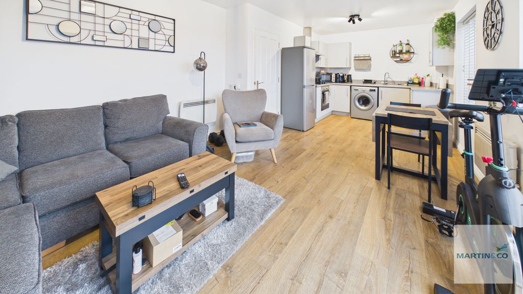 Property photo 3 of 21 Cam03663G0-Pr0246-Still011