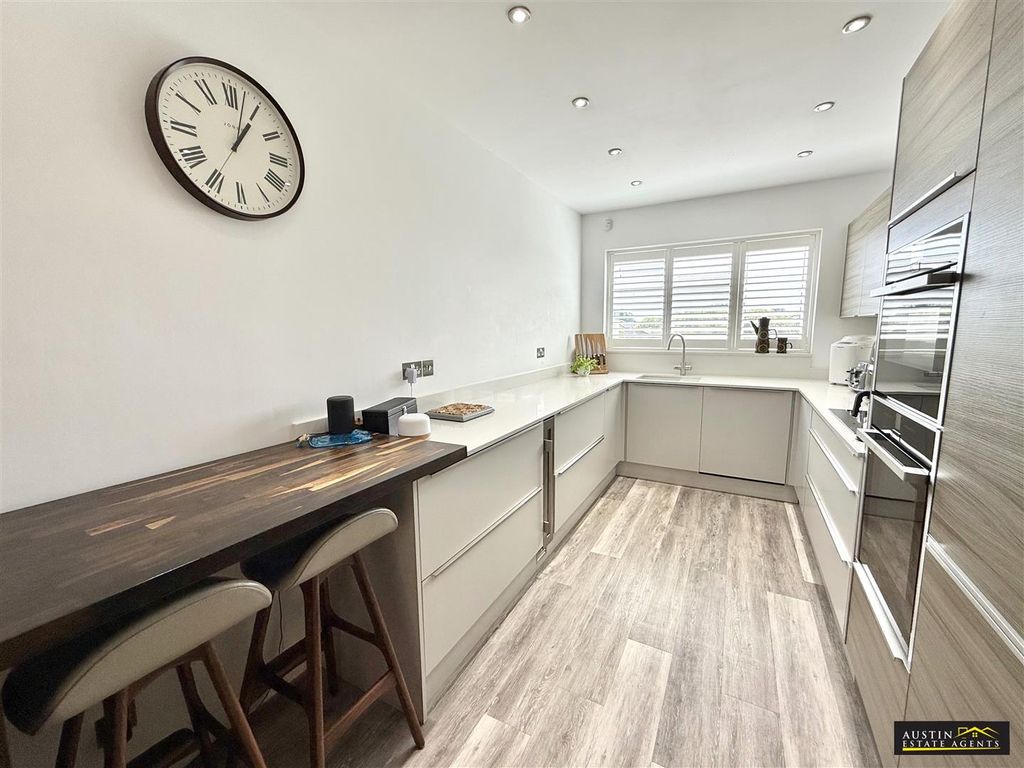 Property photo 3 of 24