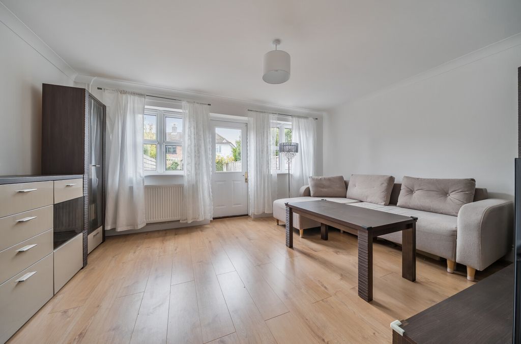 Property photo 2 of 10 1368915-9-6904Adc...