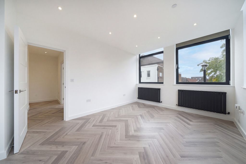 Property photo 2 of 21 2984193