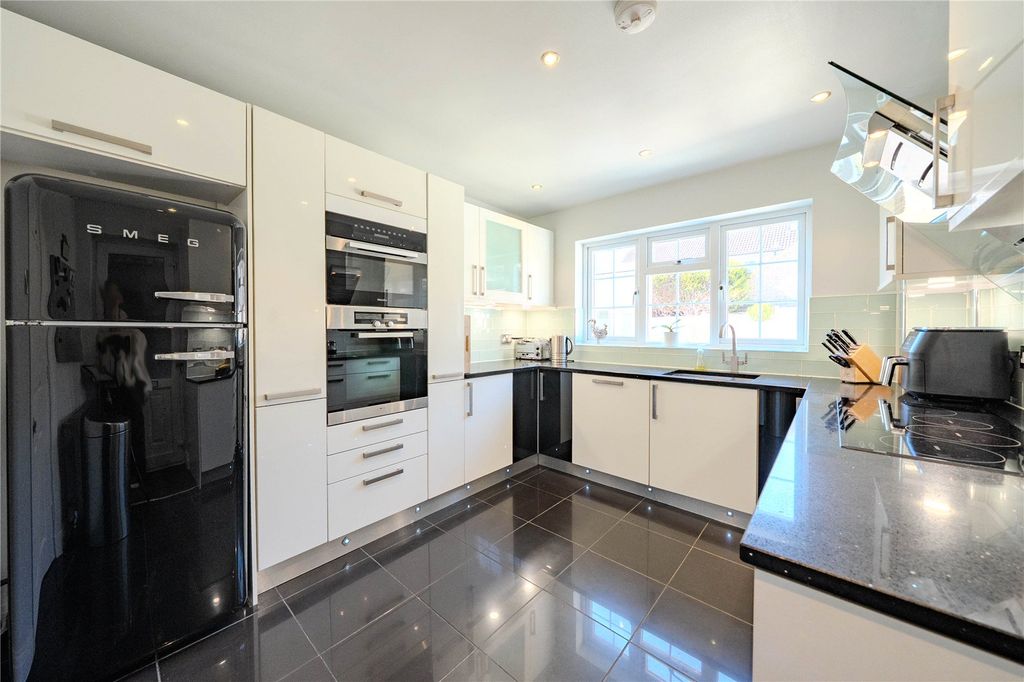 Property photo 2 of 15 Picture No. 18