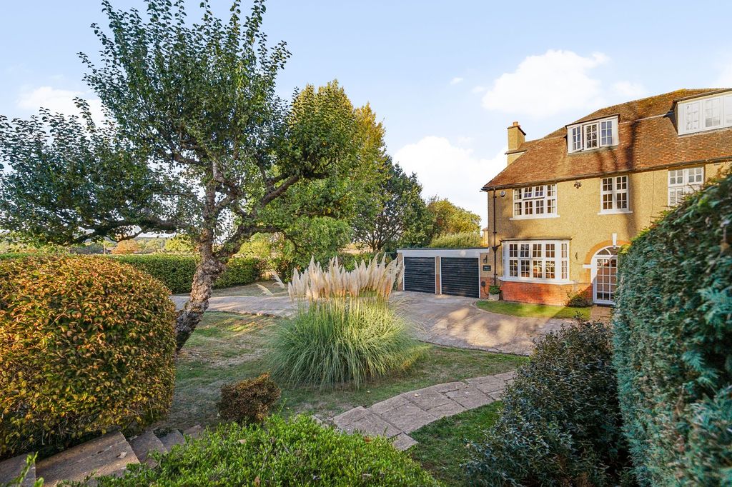Property photo 2 of 48