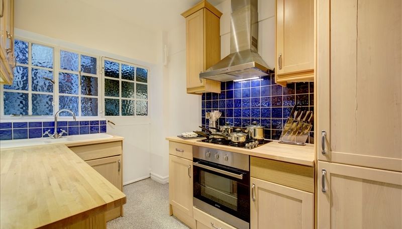 Property photo 3 of 9 Kitchen