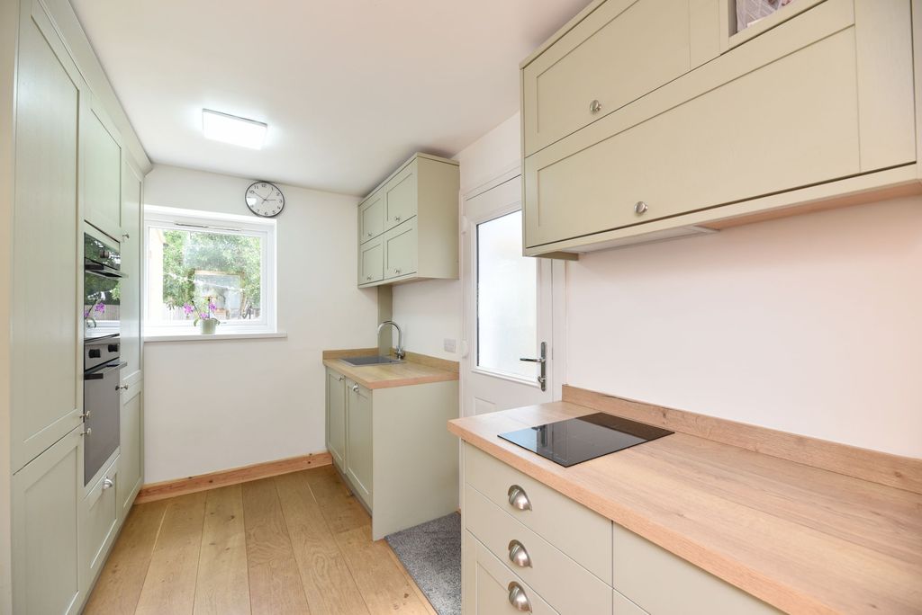 Property photo 2 of 23