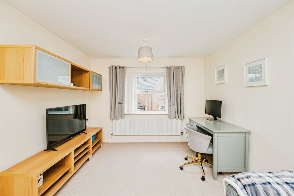 Property photo 3 of 14