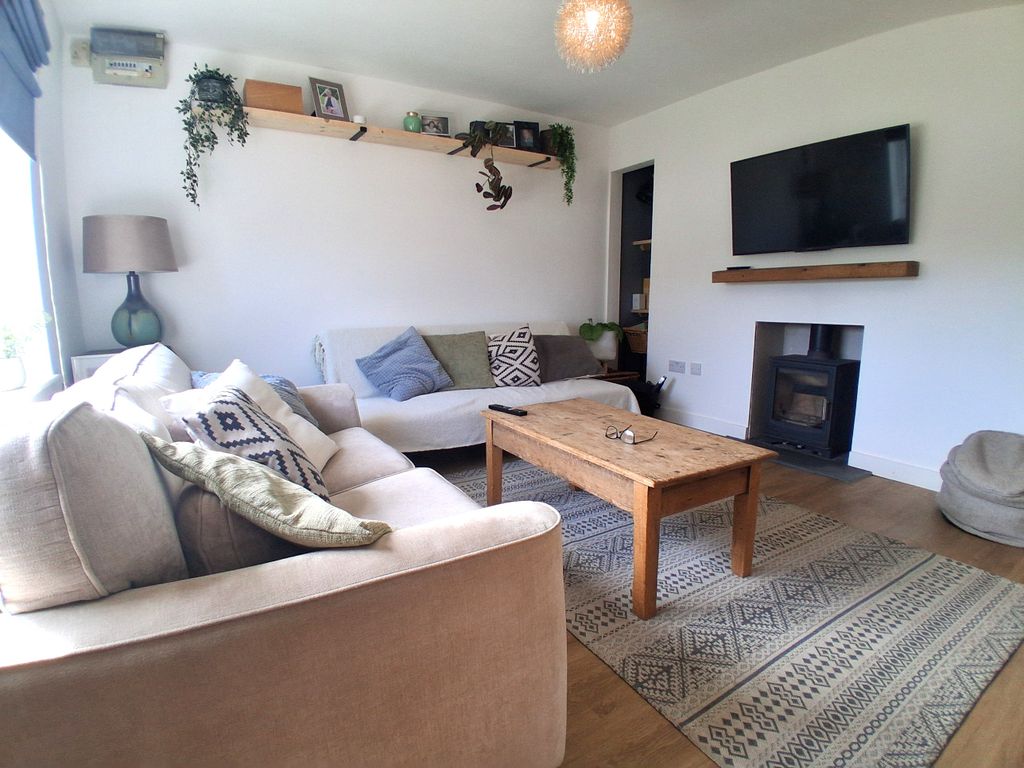 Property photo 2 of 21 Living Room