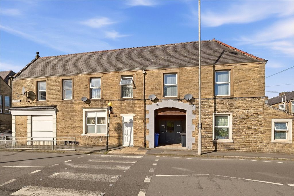 Property photo 1 of 12 2 Gisburn Road