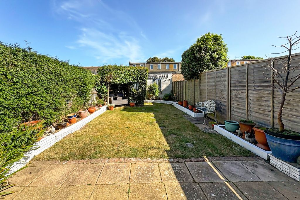 Property photo 2 of 17 Picture No. 12