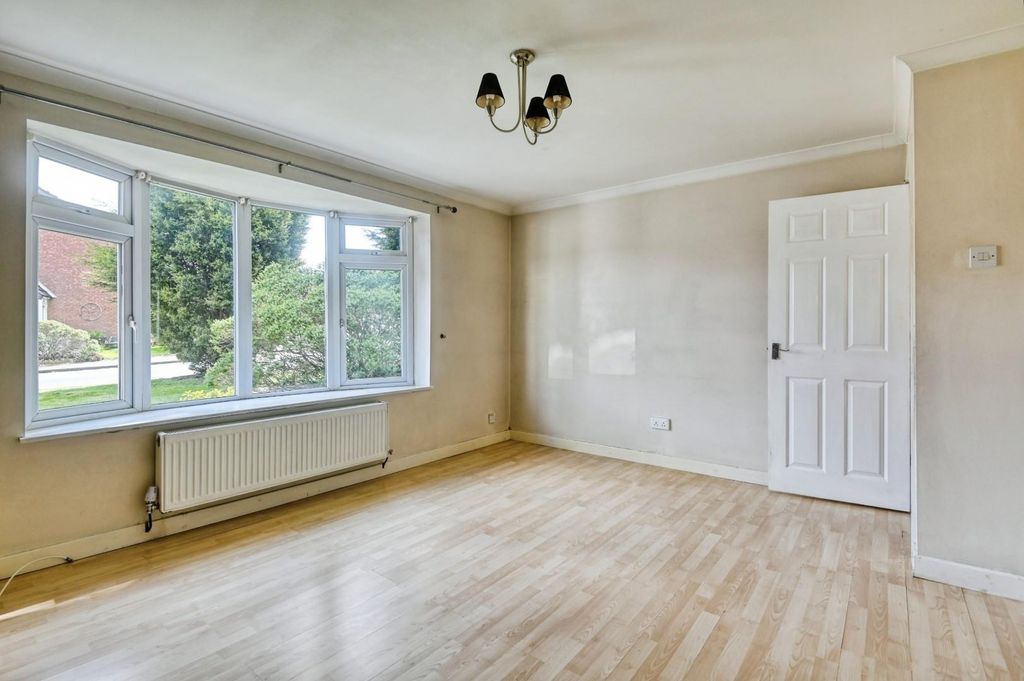 Property photo 3 of 15 5Gre4.Jpg