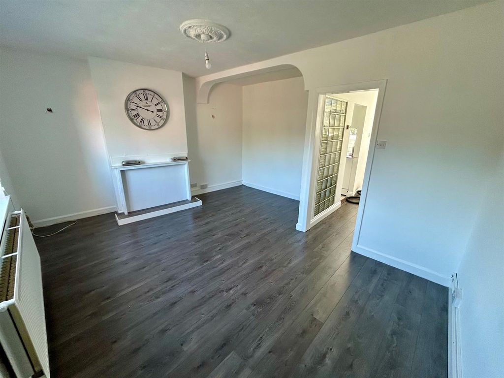 Property photo 3 of 7 Lounge 2.Jpg