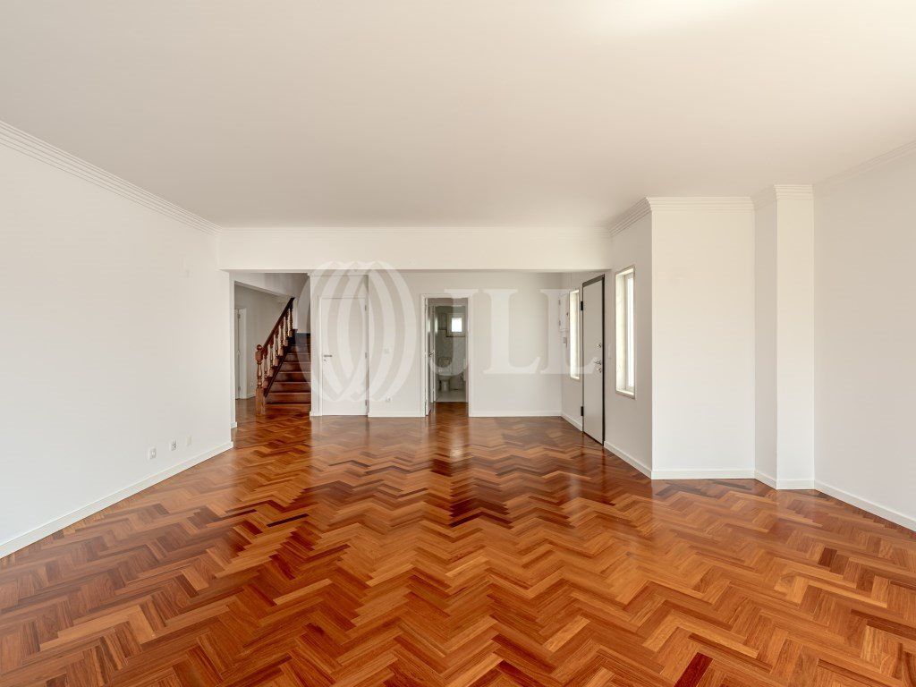 Property photo 3 of 34