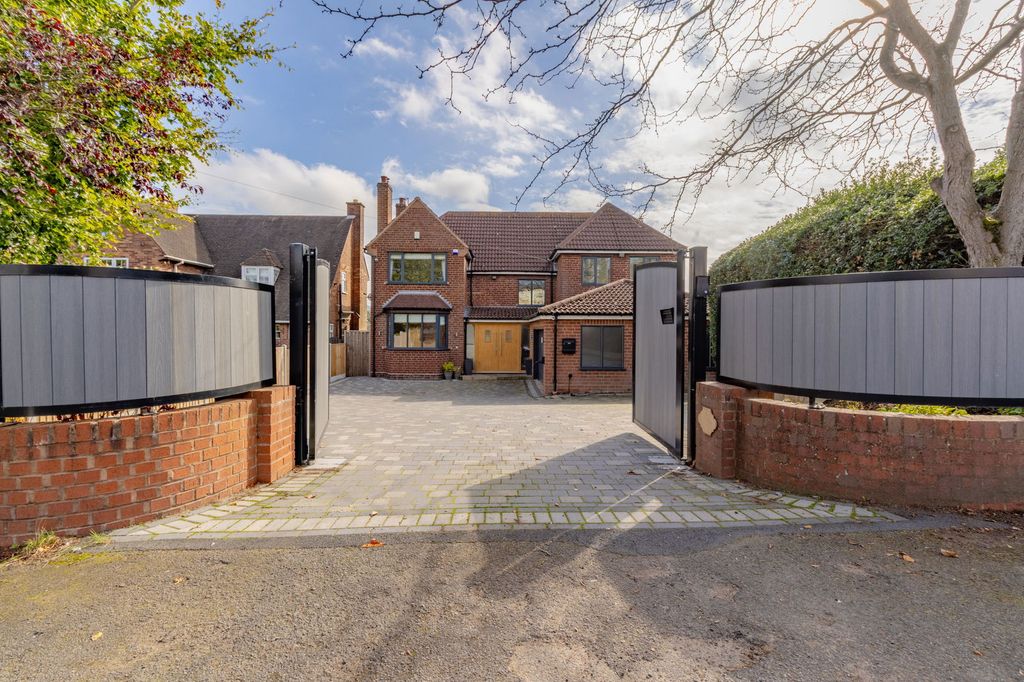 Property photo 2 of 38