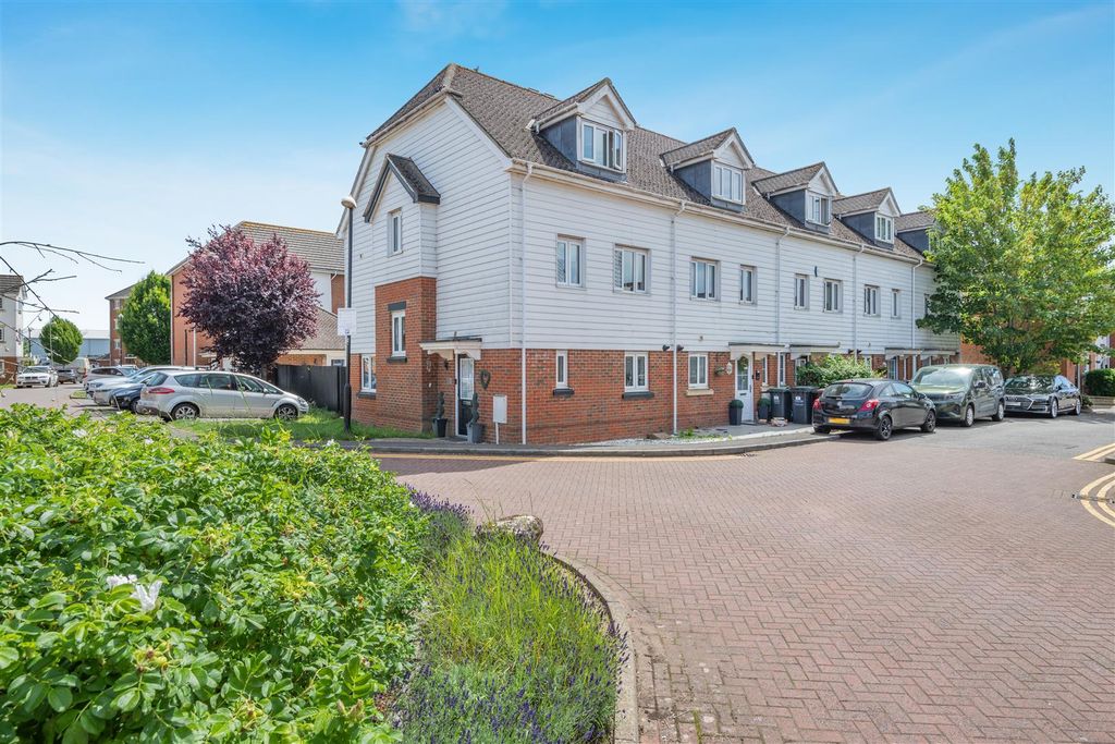 Property photo 1 of 18 8694519-Exterior02.Jpg