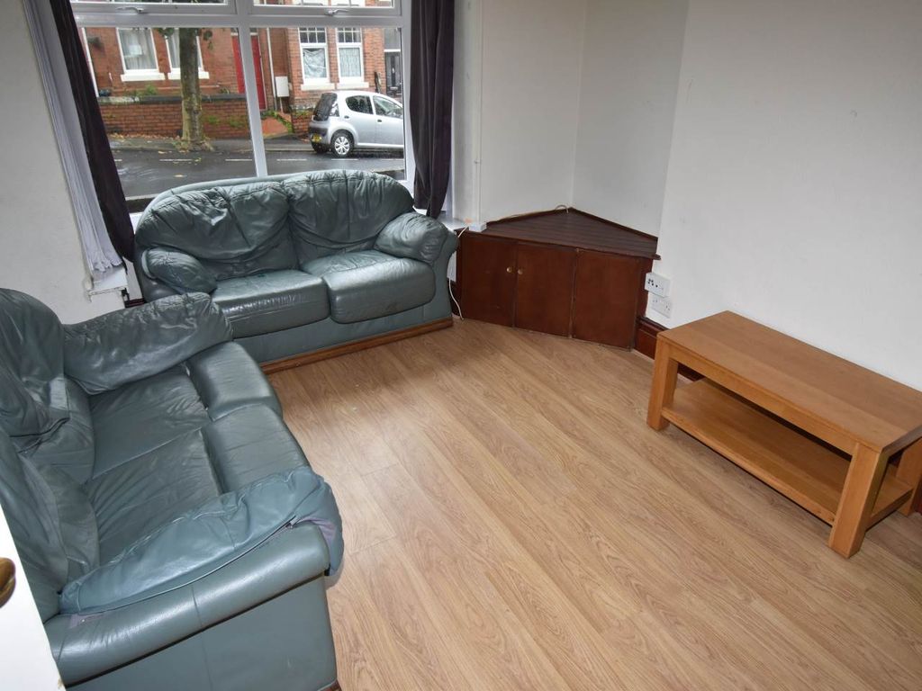 Property photo 3 of 12 Lounge 1