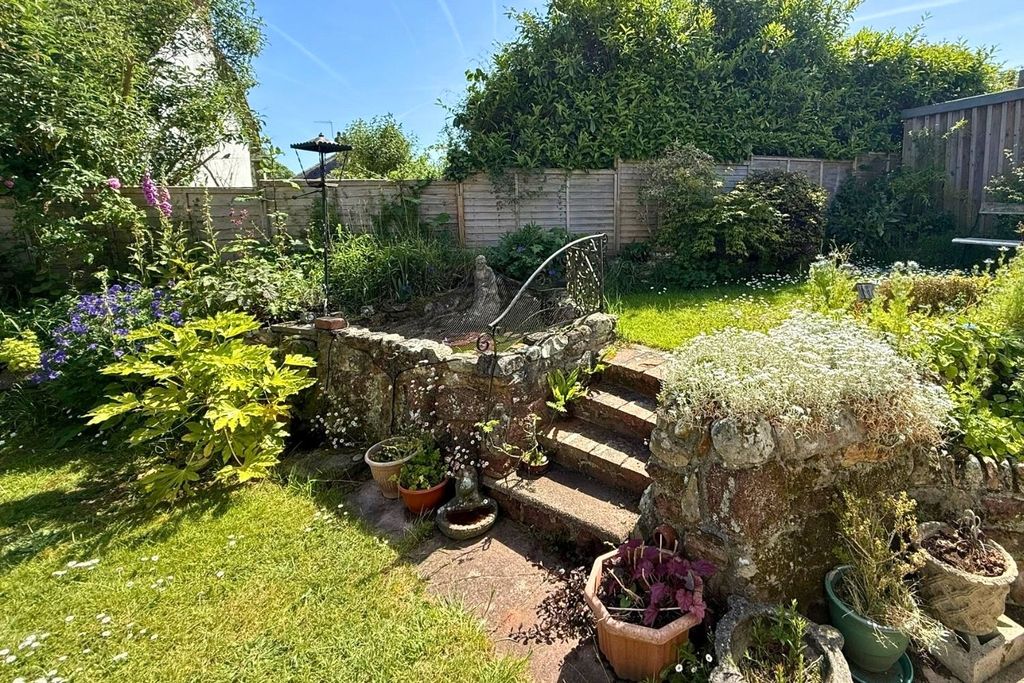 Property photo 2 of 10 Garden