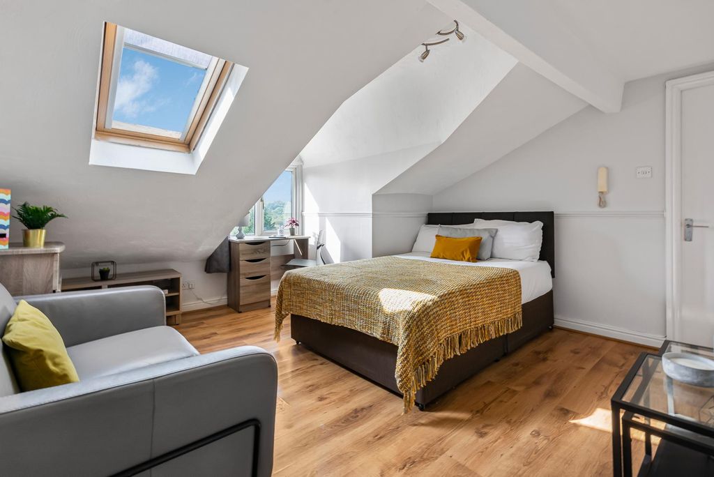 Property photo 2 of 8 Property Photo