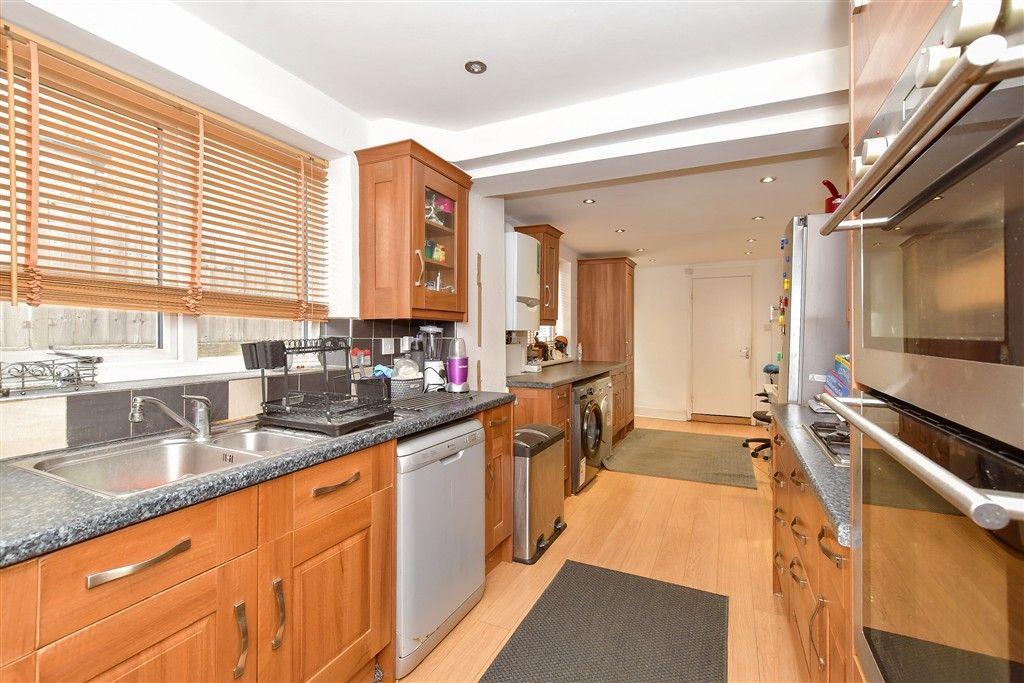 Property photo 2 of 10 Kitchen