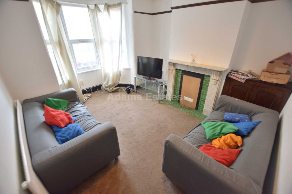 Property photo 2 of 12