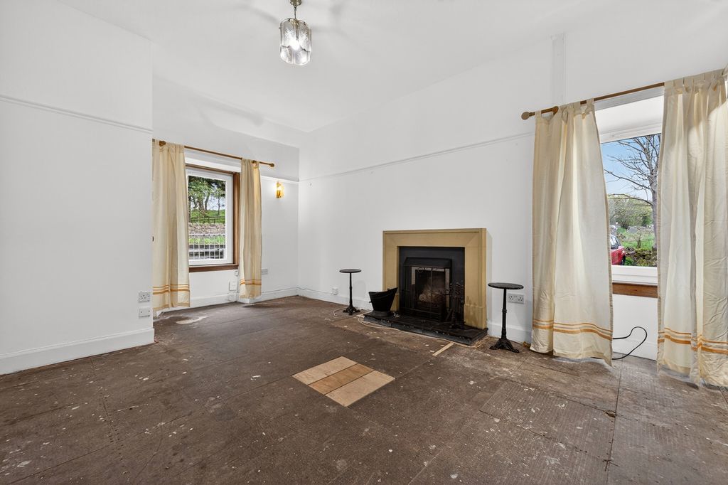 Property photo 3 of 31