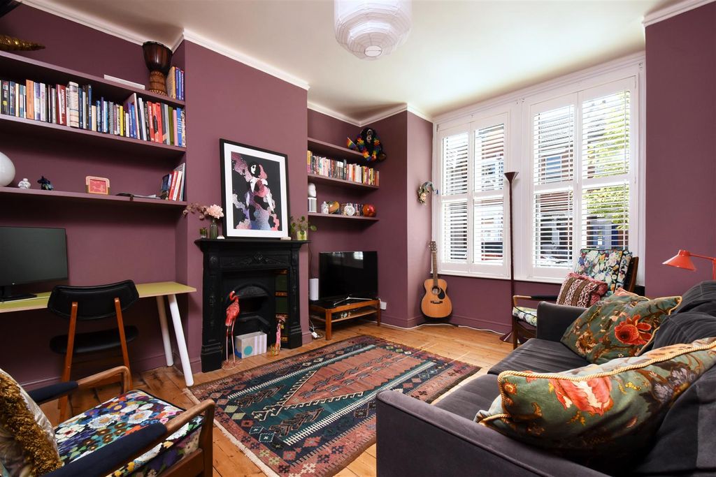 Property photo 1 of 12 Living Room