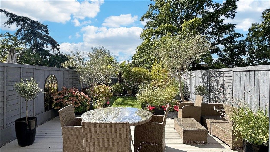 Property photo 3 of 10 Garden We
