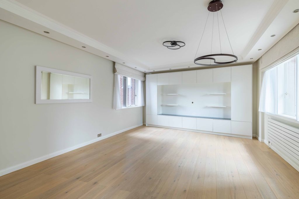 Property photo 3 of 12 Picture 3