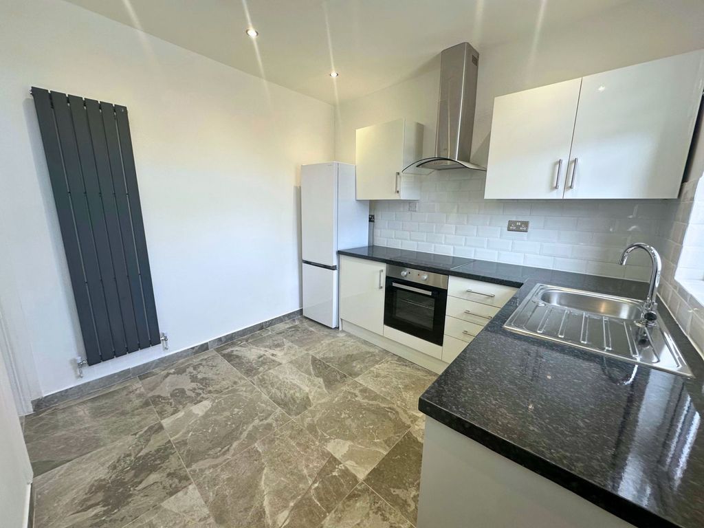 Property photo 1 of 11 32 Spring Street, Penistone, Barnsley, S70 1Pe