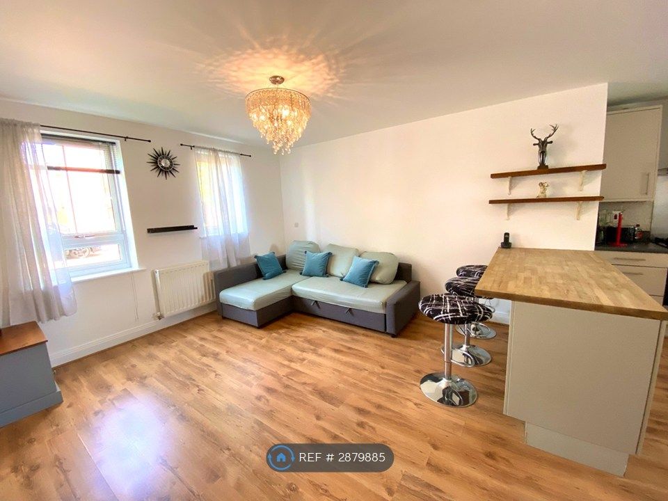 Property photo 3 of 20 Lounge