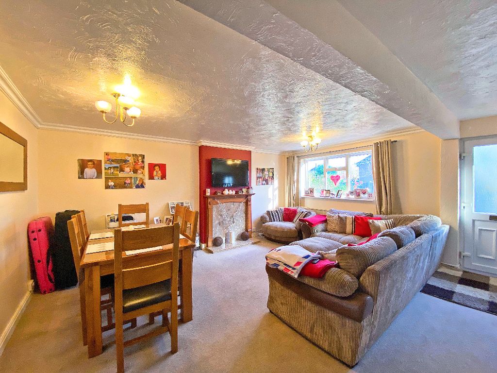Property photo 3 of 11 3