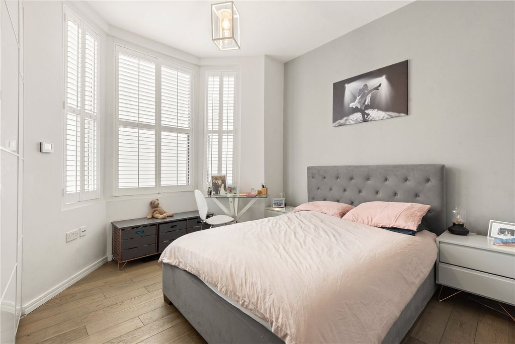 Property photo 2 of 15 Principal Bedroom