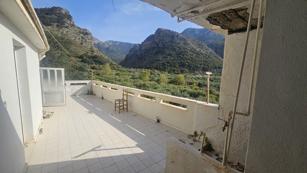 Property photo 1 of 24 For Sale Maisonette 194 m² In Crete