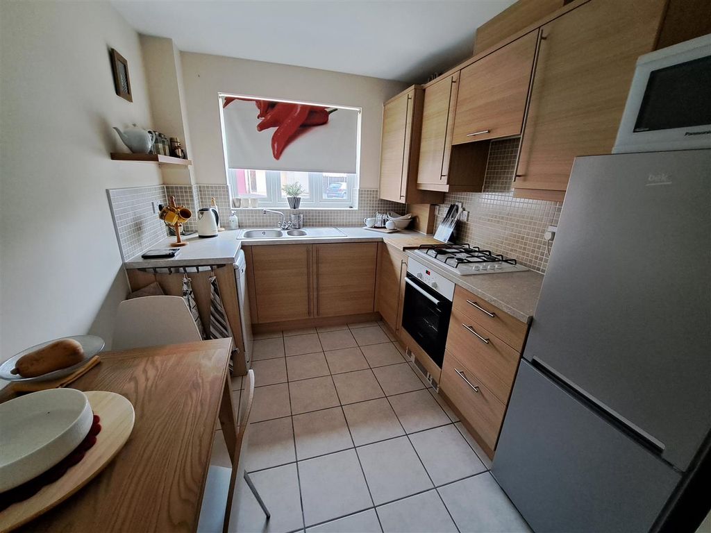 Property photo 3 of 6 Front