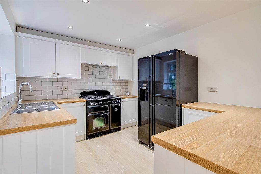 Property photo 2 of 19 Kitchen