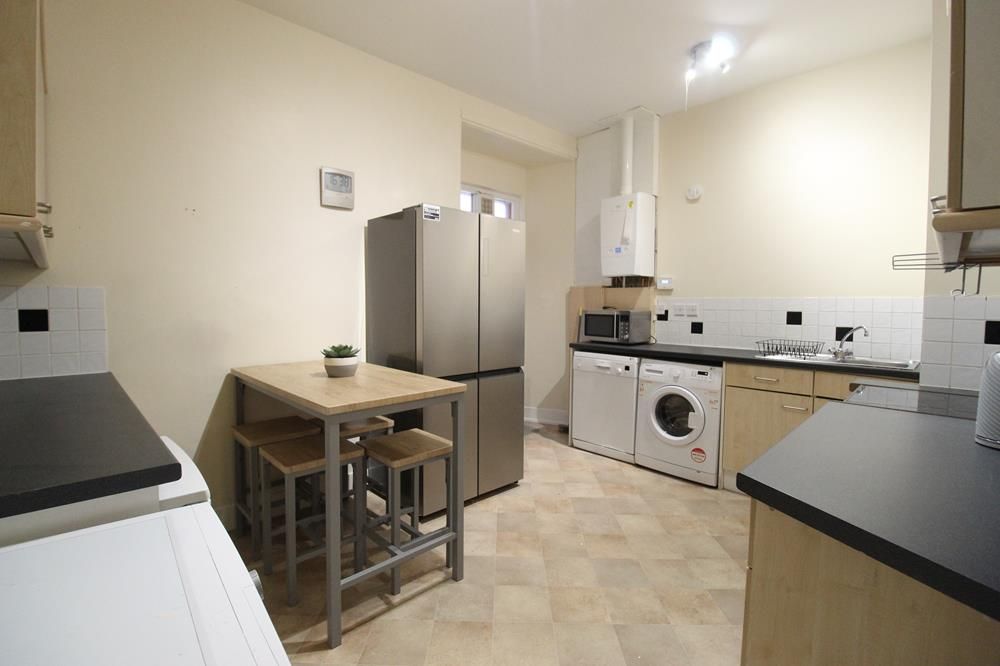 Property photo 3 of 12 Kitchen
