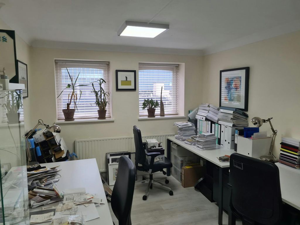 Property photo 3 of 7 Int 2.Jpg