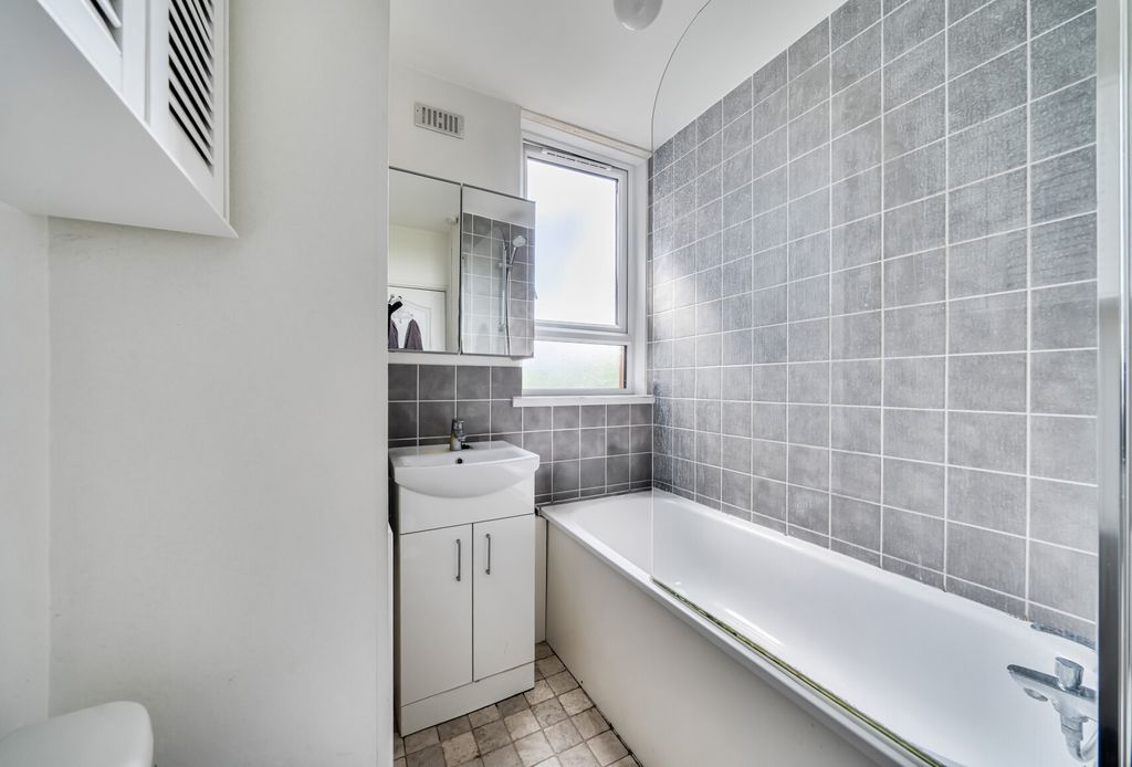 Property photo 3 of 13 1-6A755E9083762-1...
