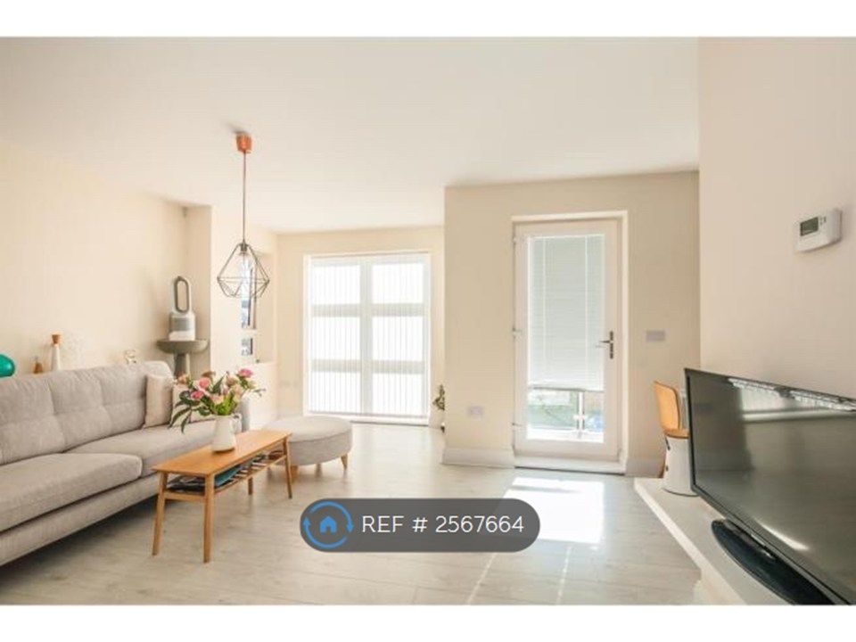 Property photo 2 of 11