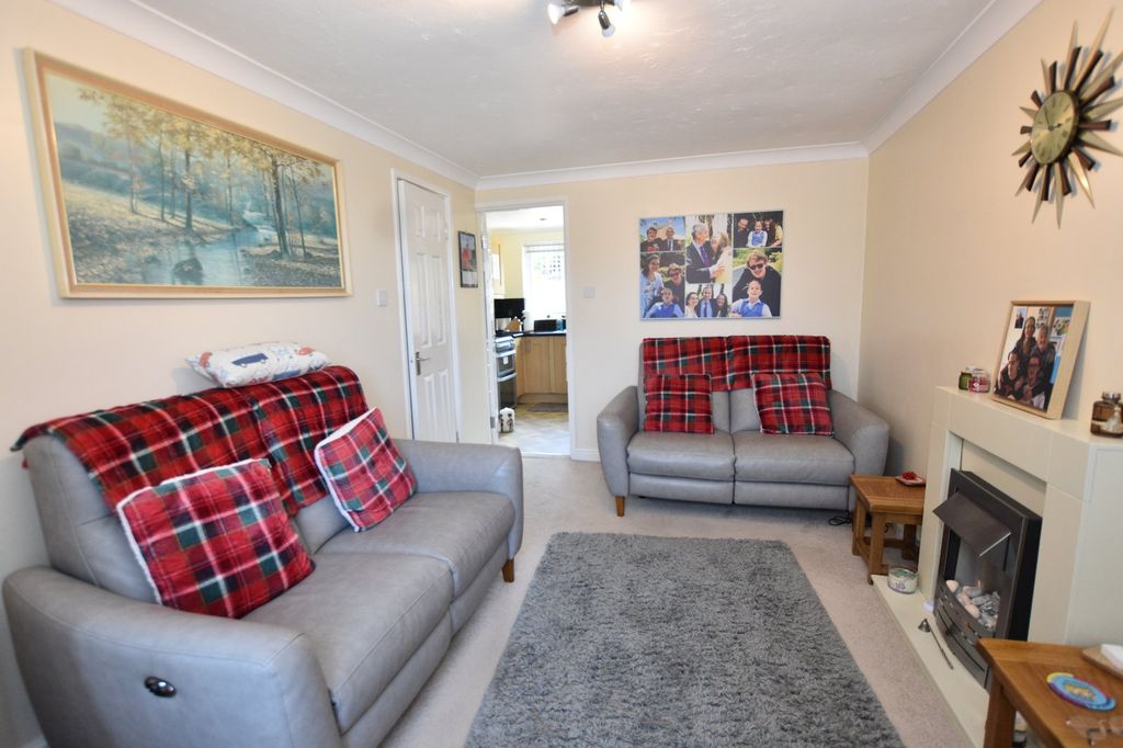Property photo 3 of 12 Lounge