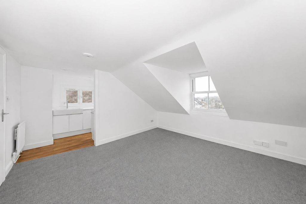 Property photo 2 of 6 Lounge - 2.Png