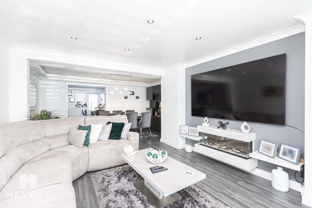 Property photo 3 of 22