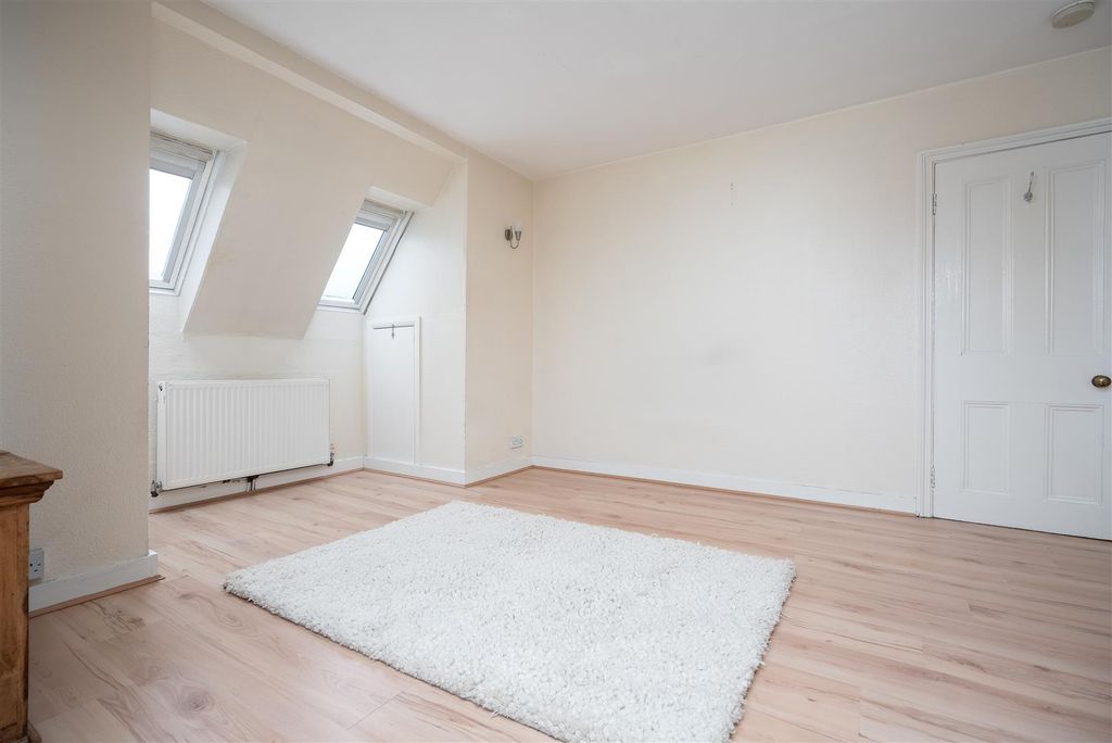 Property photo 3 of 8 Studio Room