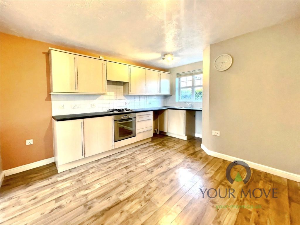 Property photo 3 of 10 Kitchen