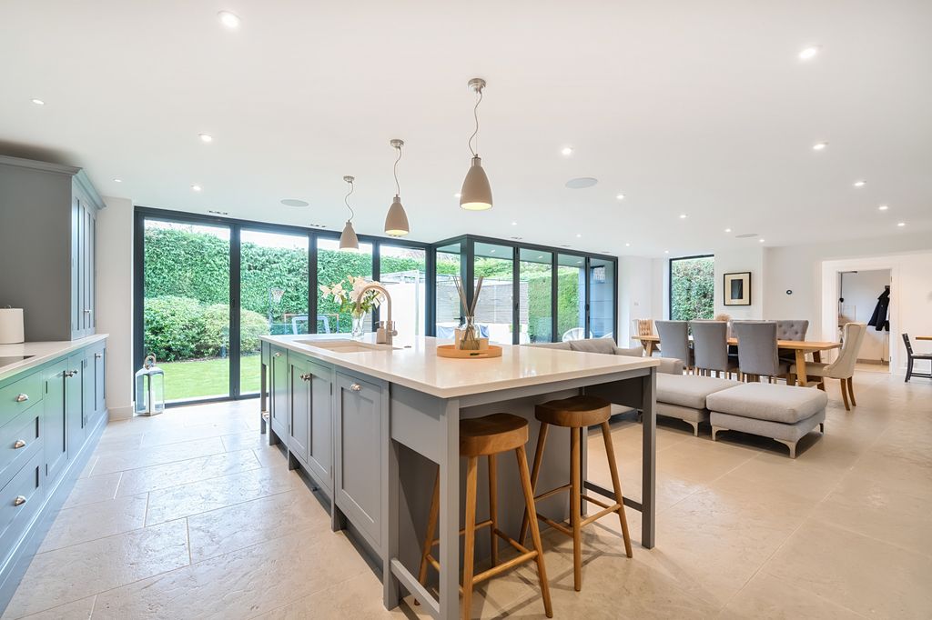 Property photo 3 of 24