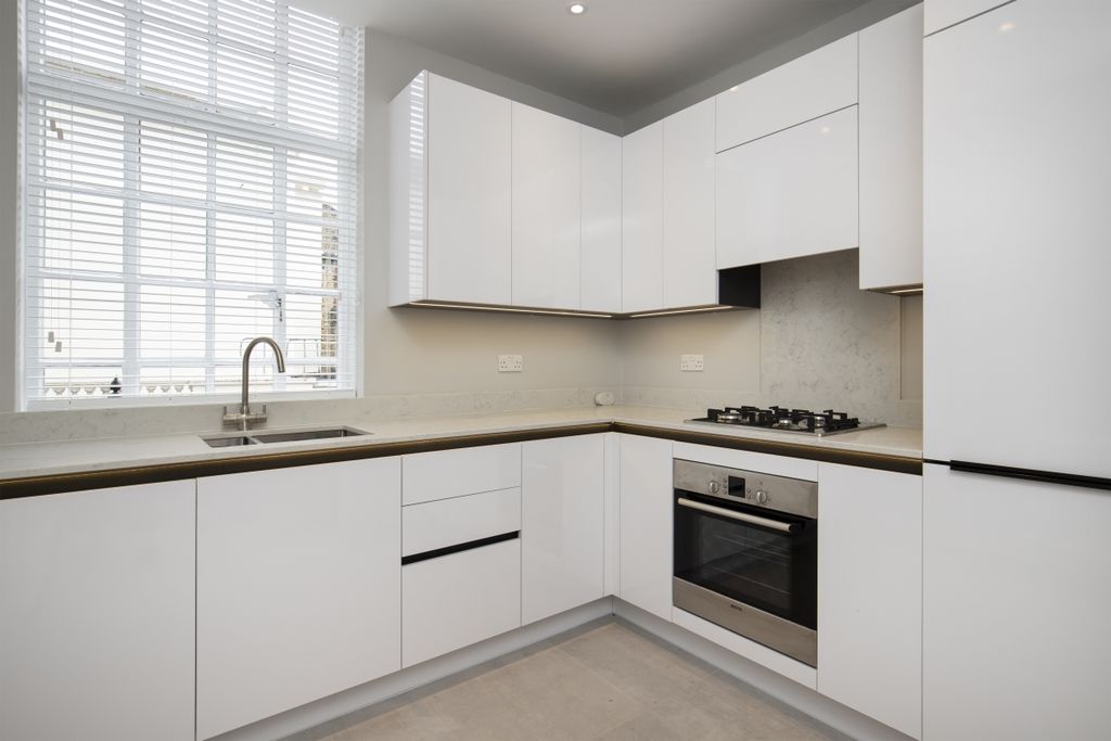 Property photo 3 of 10 Kings Road 70 F1 ...