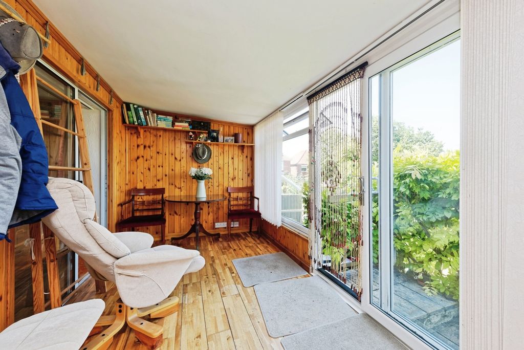 Property photo 3 of 20 Pbox-Img.Jpg