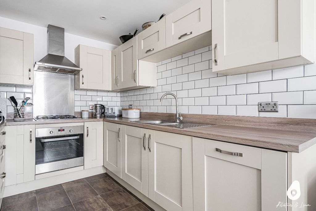 Property photo 2 of 17 5250424