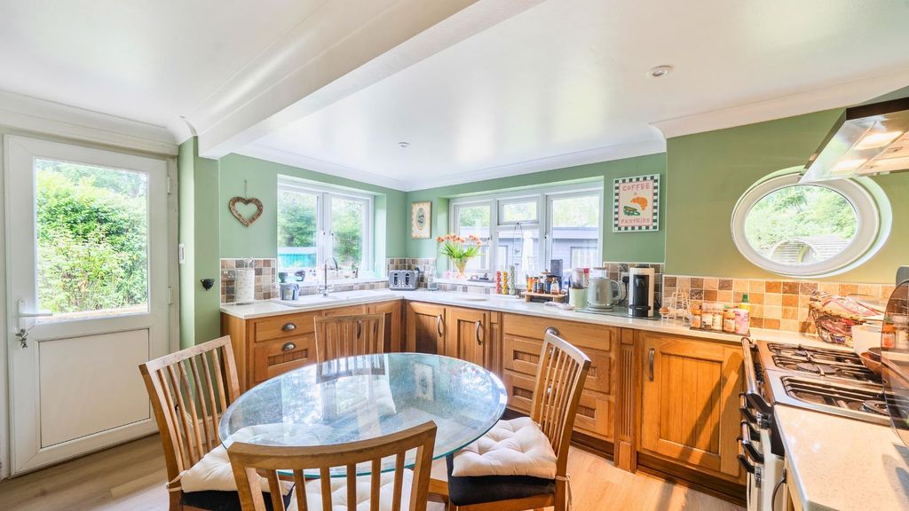Property photo 3 of 13 Kitchen
