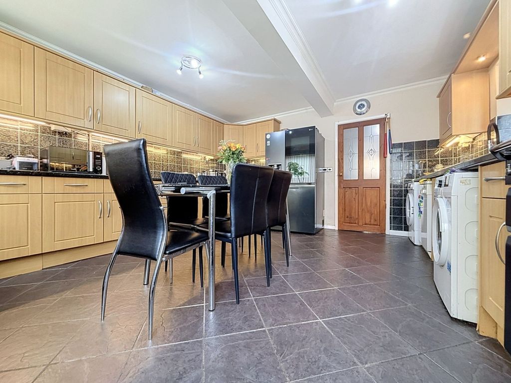 Property photo 2 of 18 Kitchen Diner 3